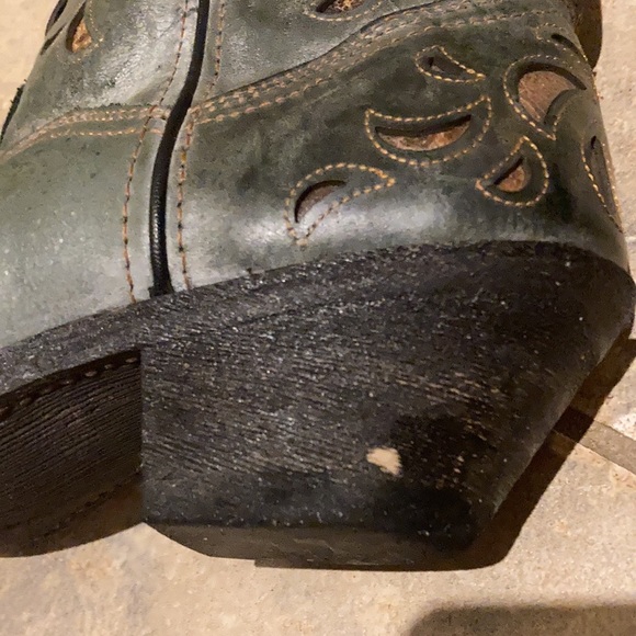 Turquoise and brown cowgirl boots. Size 9 - Picture 4 of 6